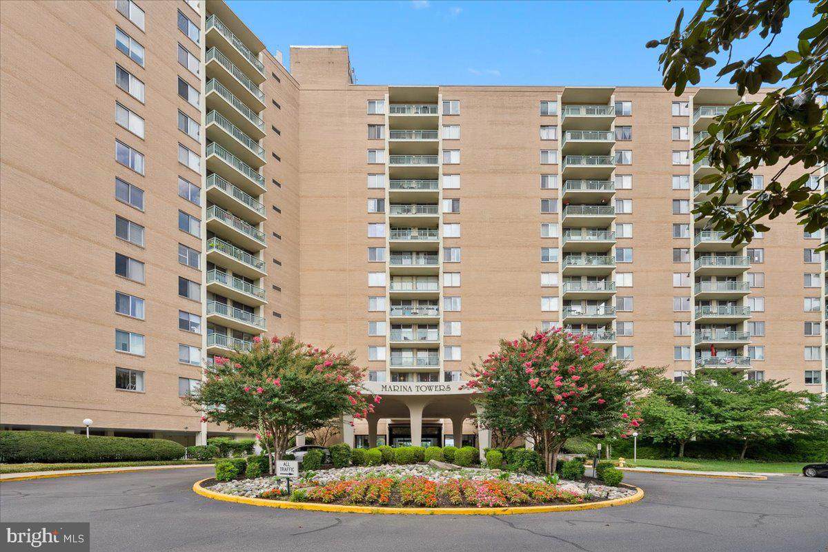 501 Slaters Lane - Photo 1