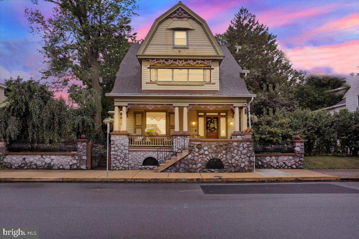 140 Charlotte Street - Photo 1
