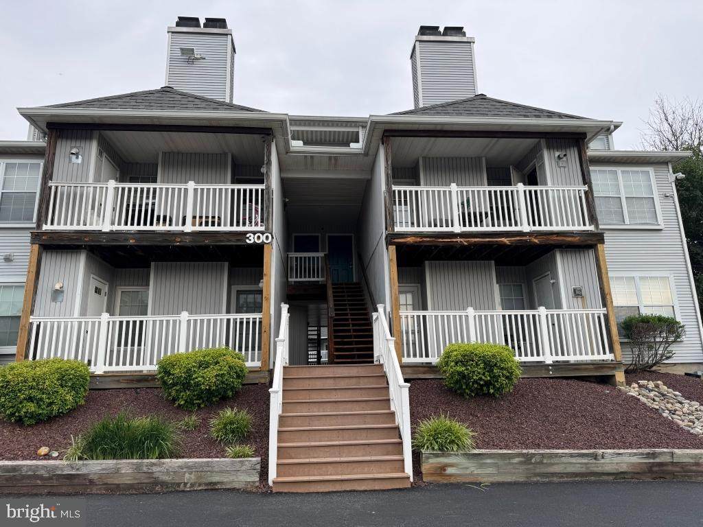 305 Waters Edge Drive - Photo 1