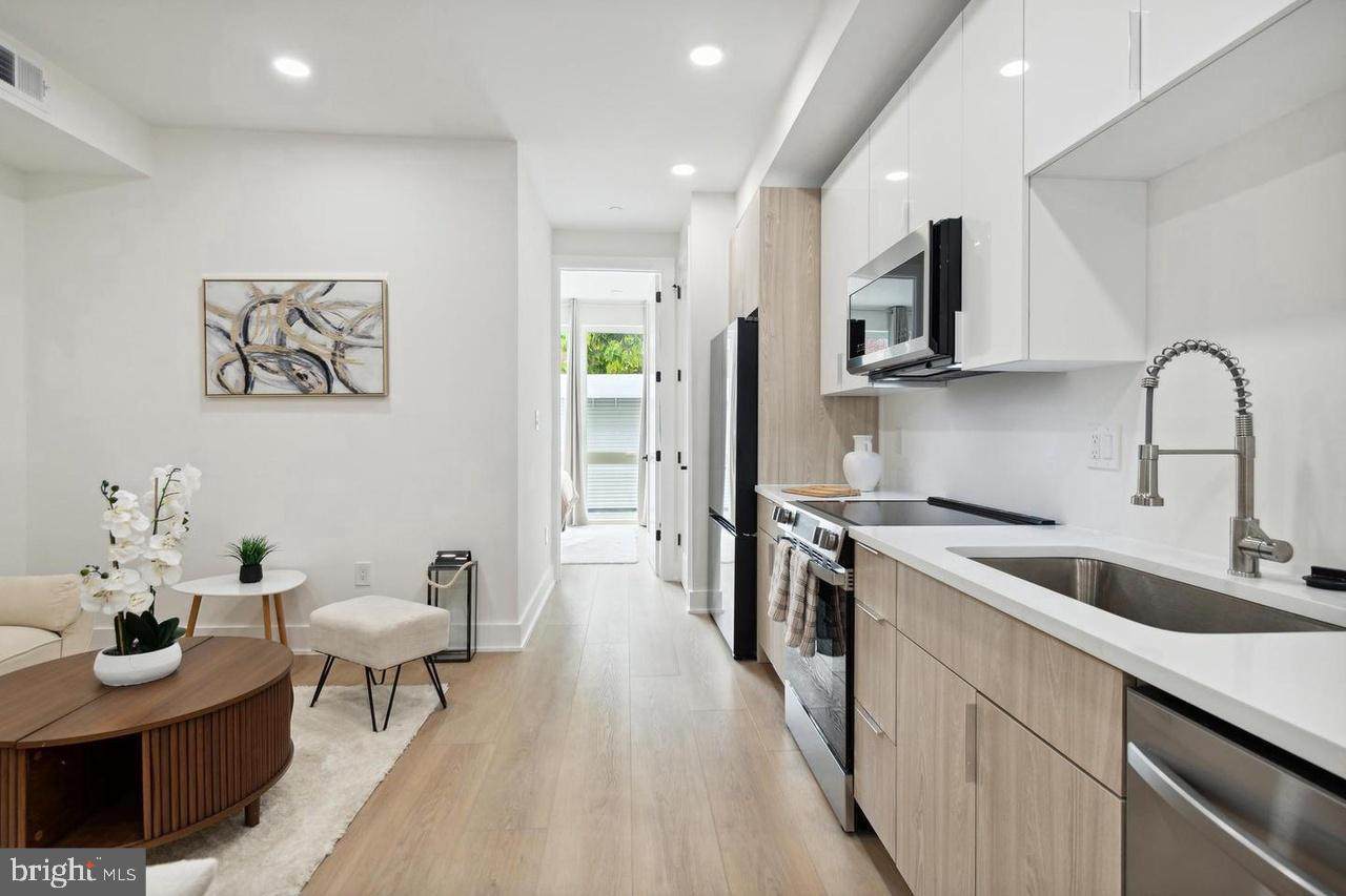 705 Quincy - Photo 1