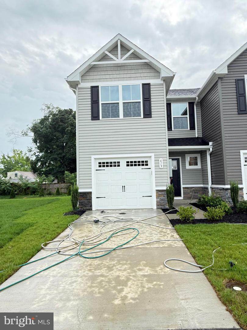 613 Laurelwood Circle - Photo 1