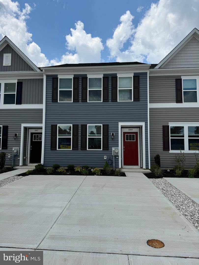 844 Derwent Ln - Photo 1