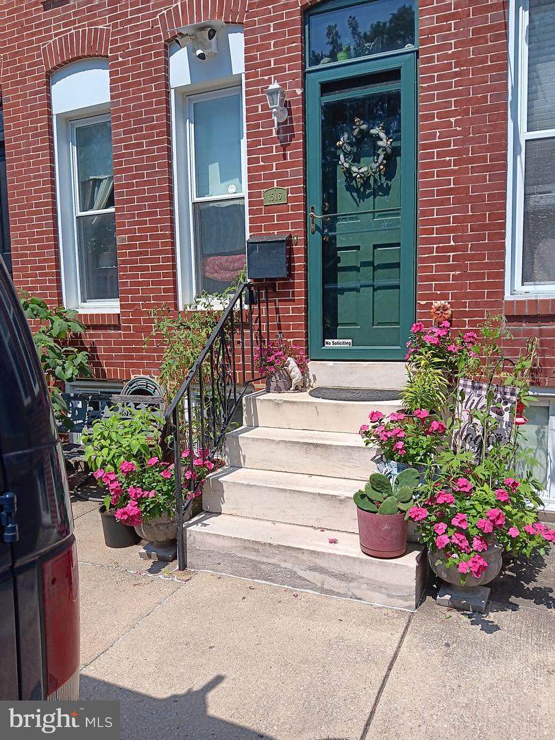 1516 Boyle Street - Photo 1