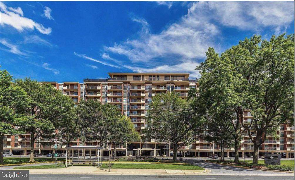 1300 Army Navy Drive - Photo 1