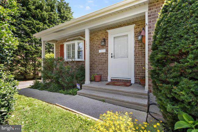 1429 Adamsview Road - Photo 1