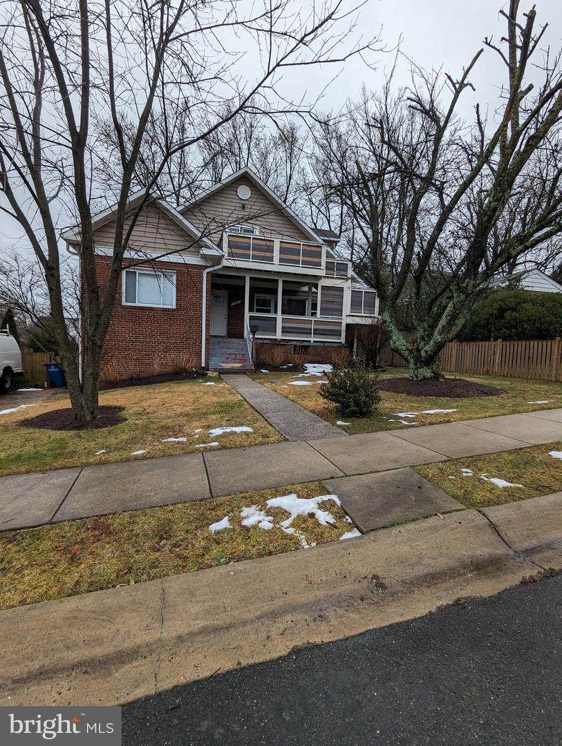 2410 Darrow Street - Photo 1