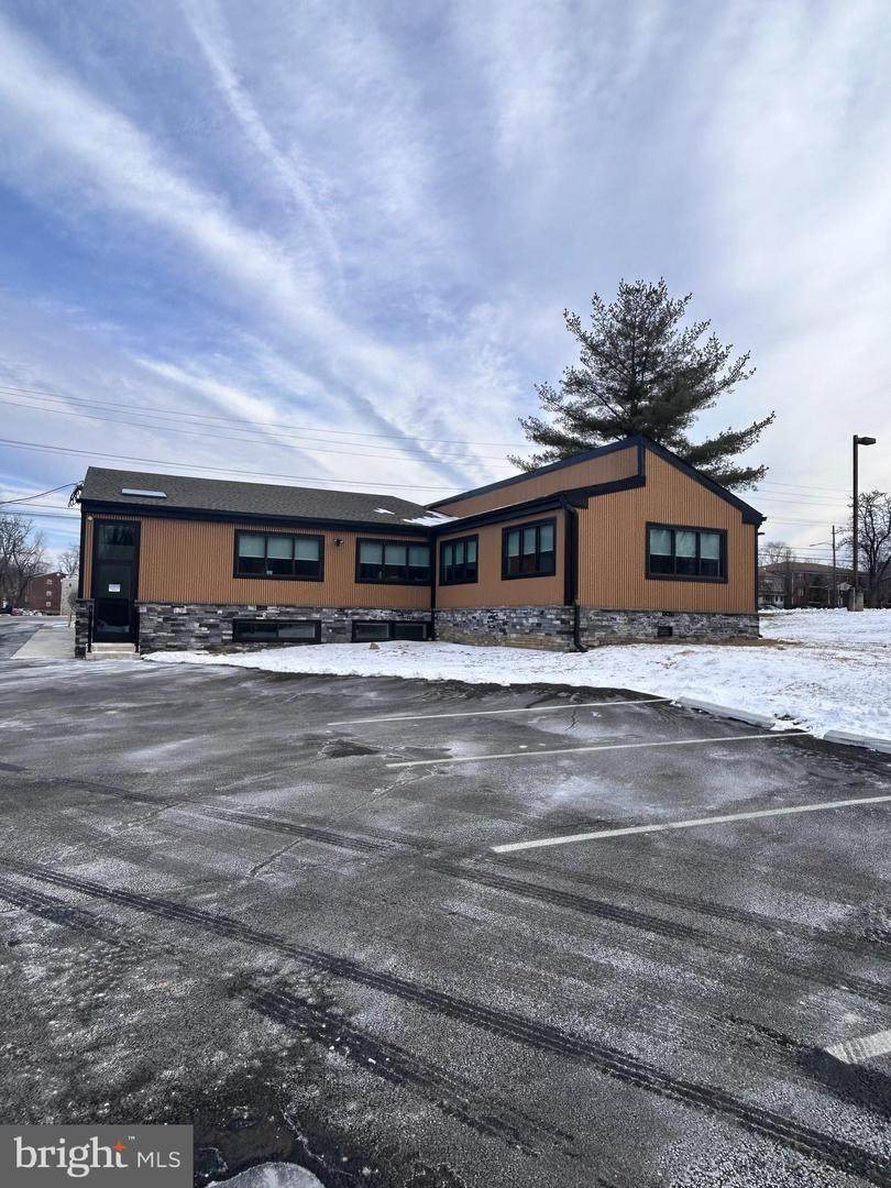 325 Street Road - Photo 1