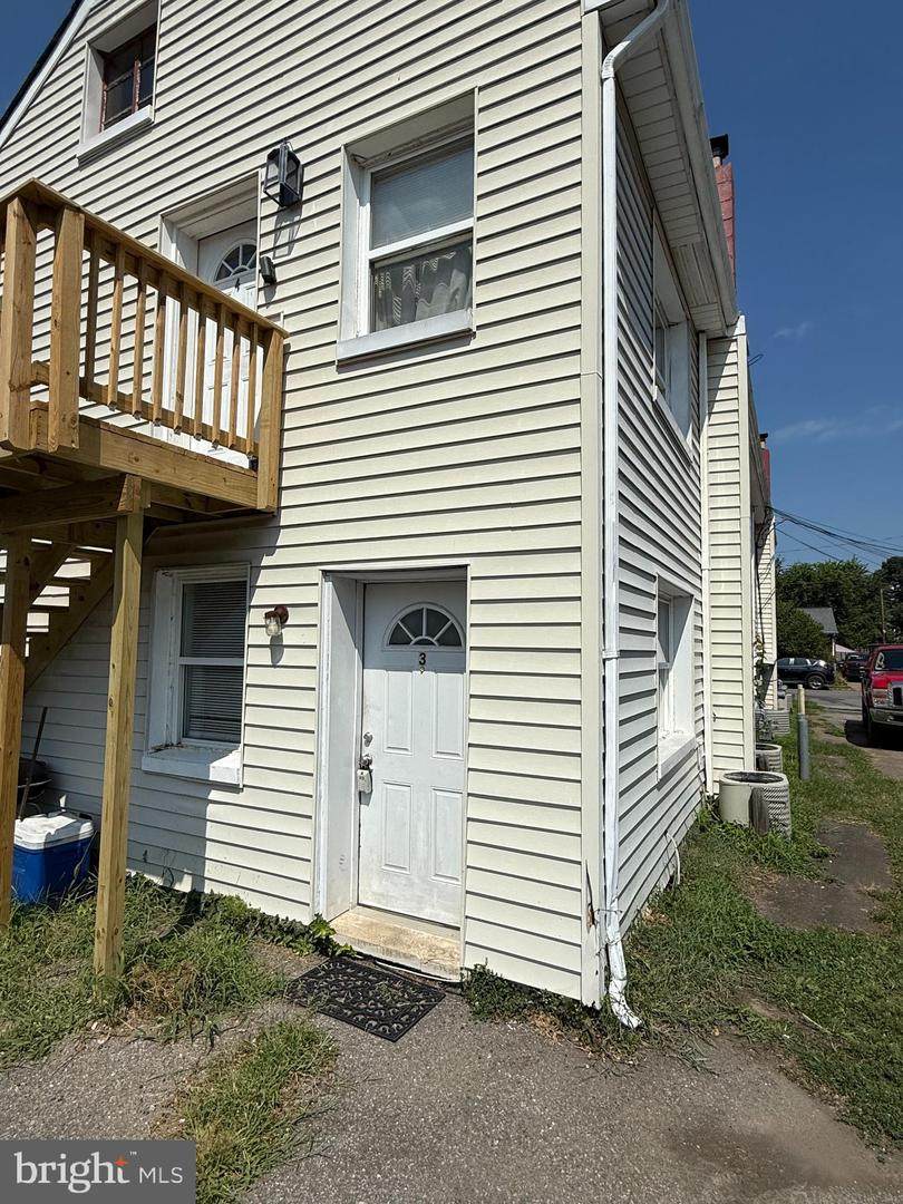606 Stuart Street - Photo 1