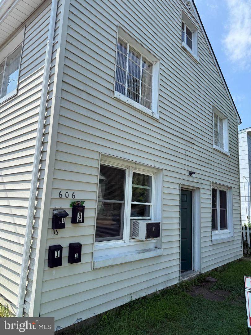 606 Stuart Street - Photo 1
