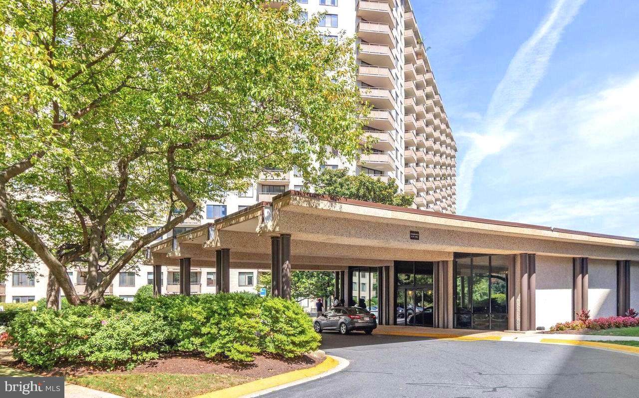 5225 Pooks Hill Road - Photo 1