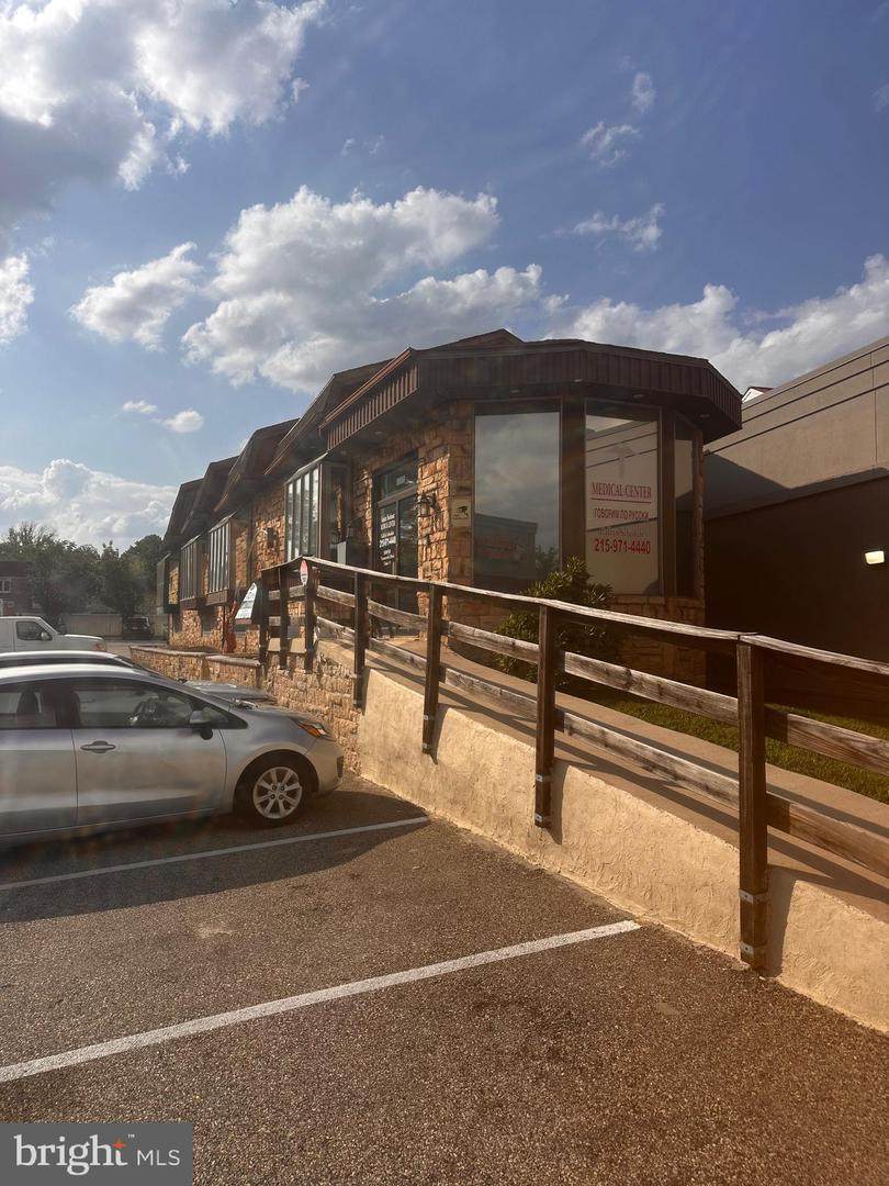 10050 Roosevelt Boulevard - Photo 1