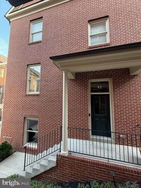 42 Maxwell Square - Photo 1