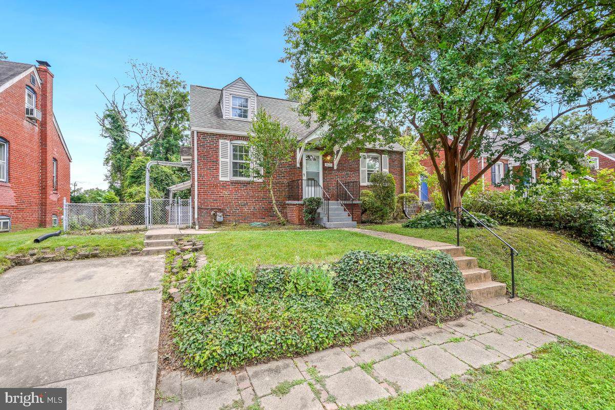 9023 49TH Place - Photo 1