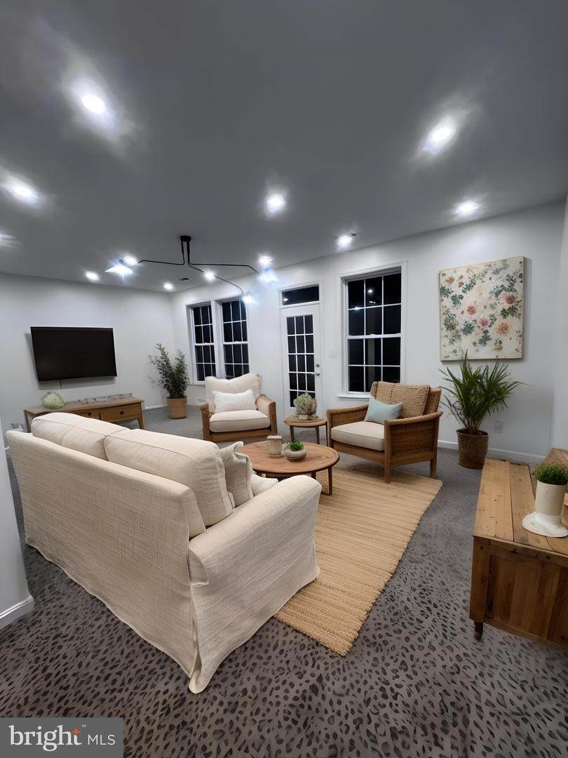 853 Valemount Terrace - Photo 1