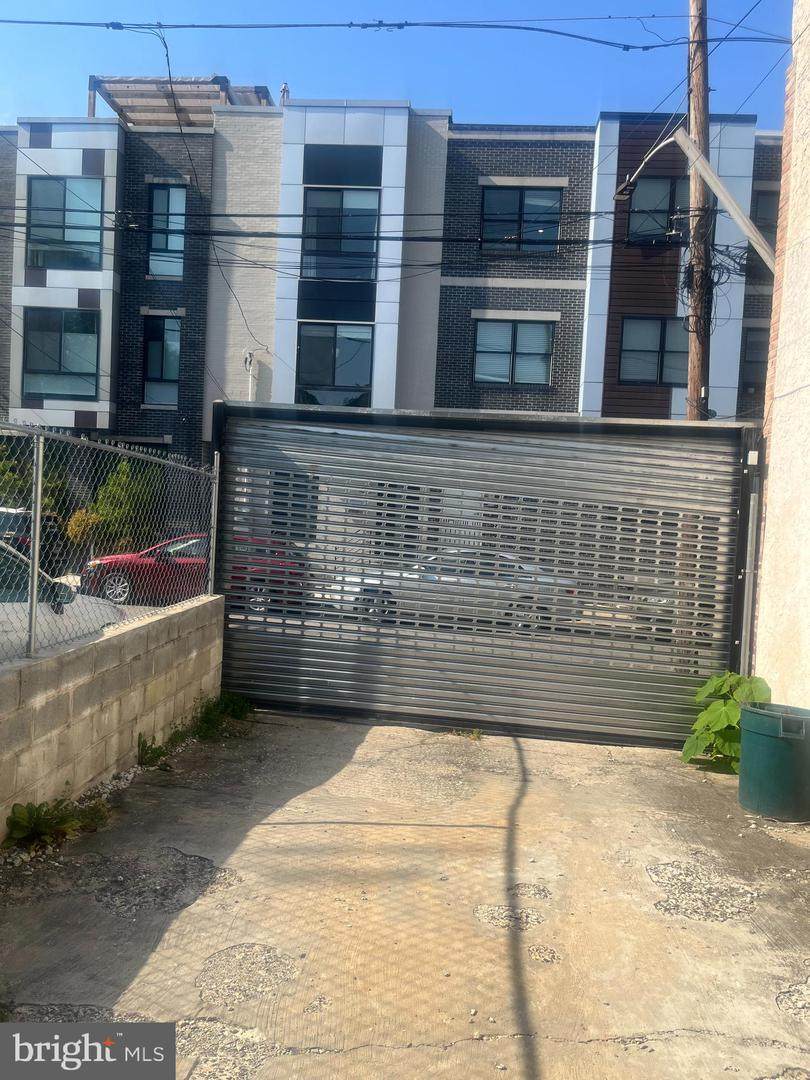 1538 Seybert Street - Photo 1