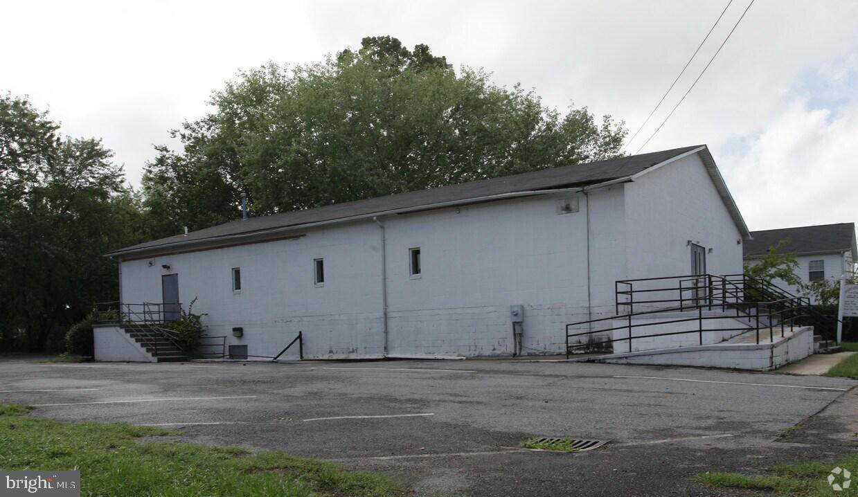 4407 Lee Street - Photo 1