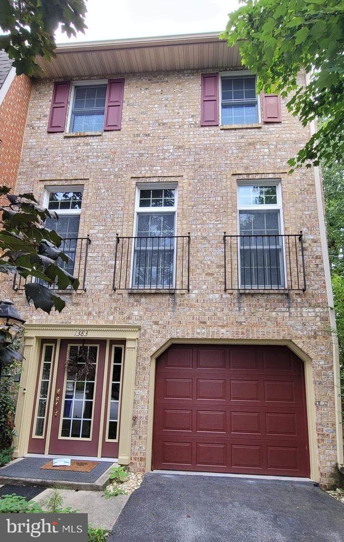 1383 Lindsay Lane - Photo 1