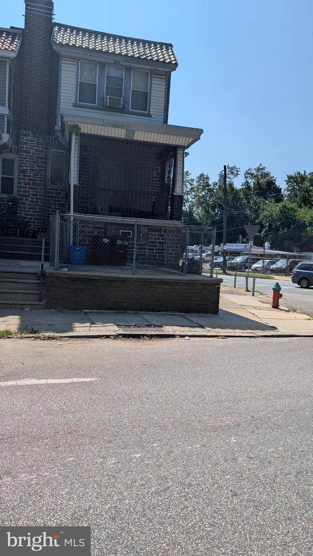 1862 Lindley Avenue - Photo 1