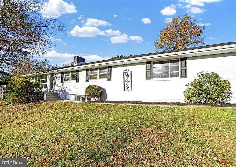 1615 Crestlyn Road - Photo 1