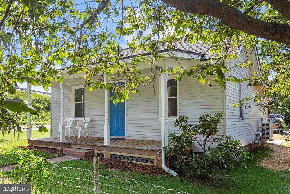 821 Bayard Avenue - Photo 1