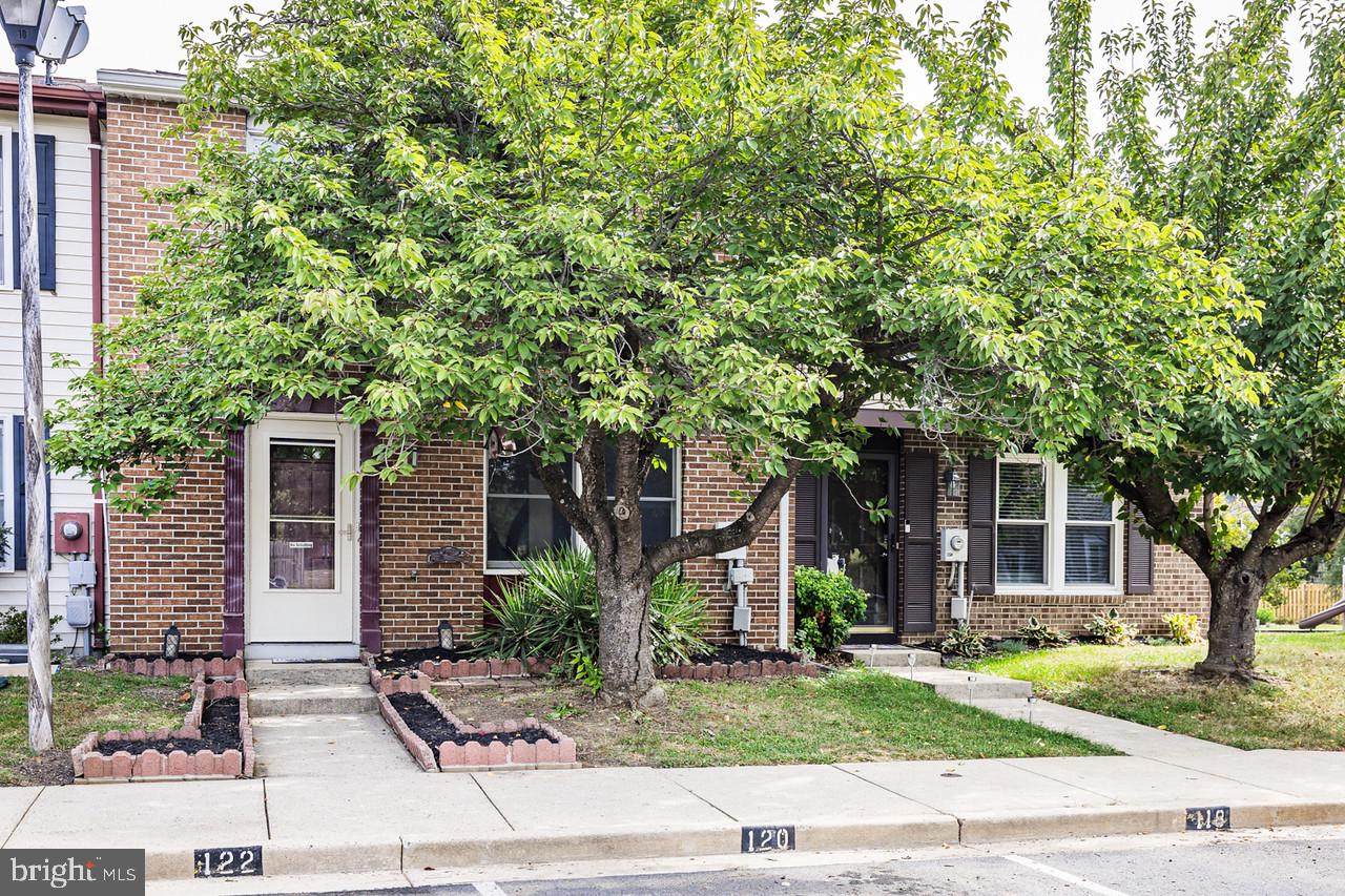 122 Sandalwood Court - Photo 1