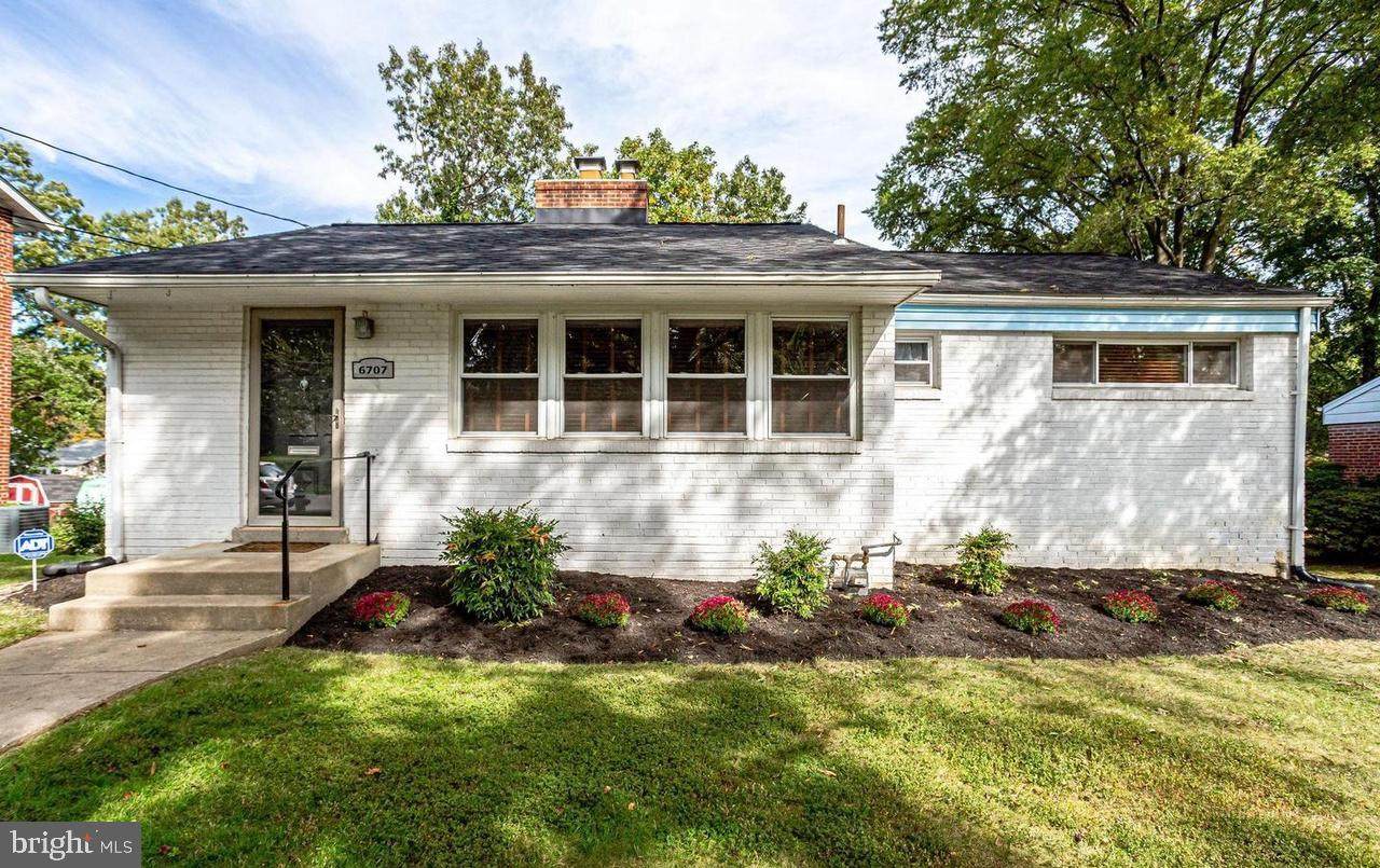 6707 40TH Avenue - Photo 1