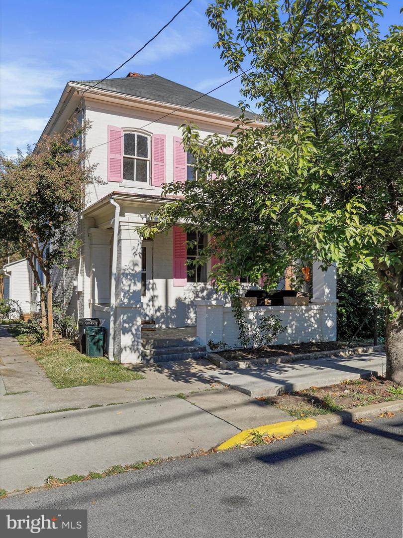 409 Raleigh St - Photo 1