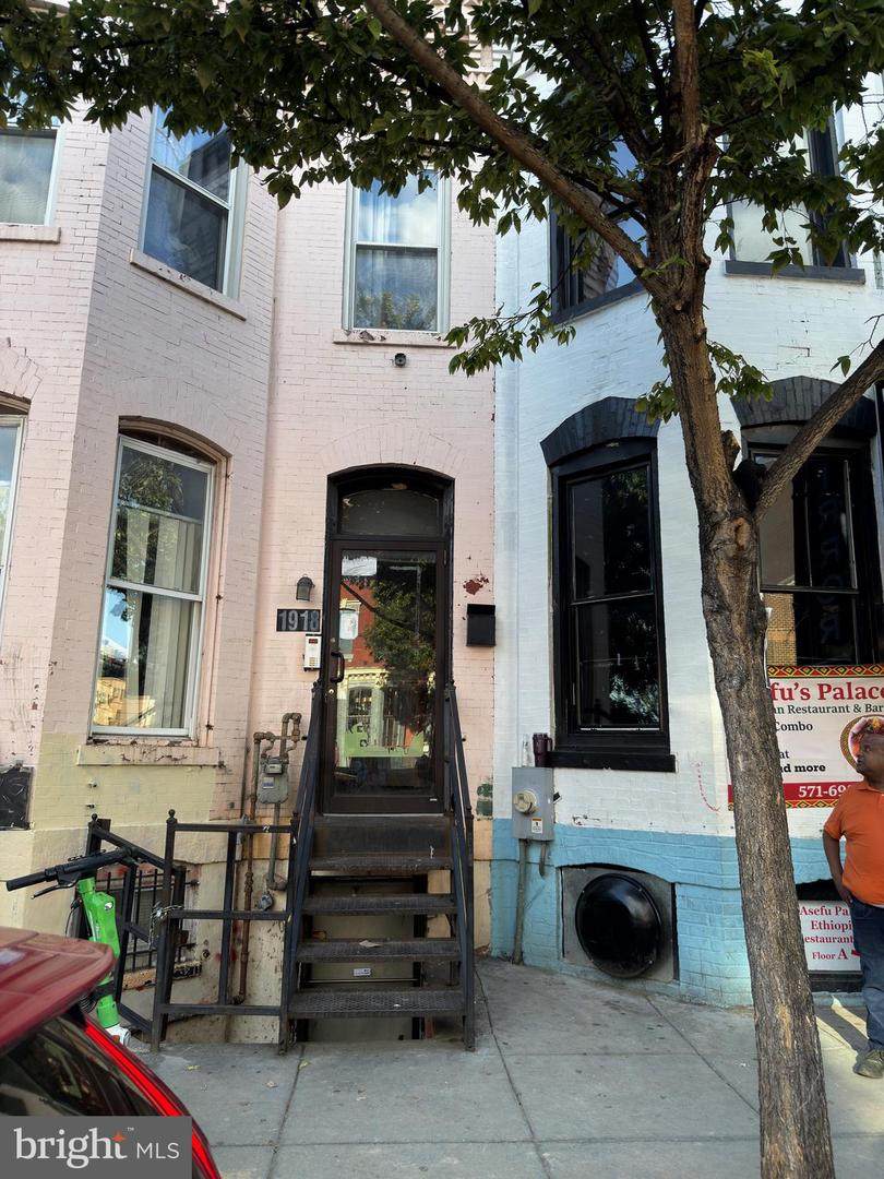1918 9TH Street - Photo 1