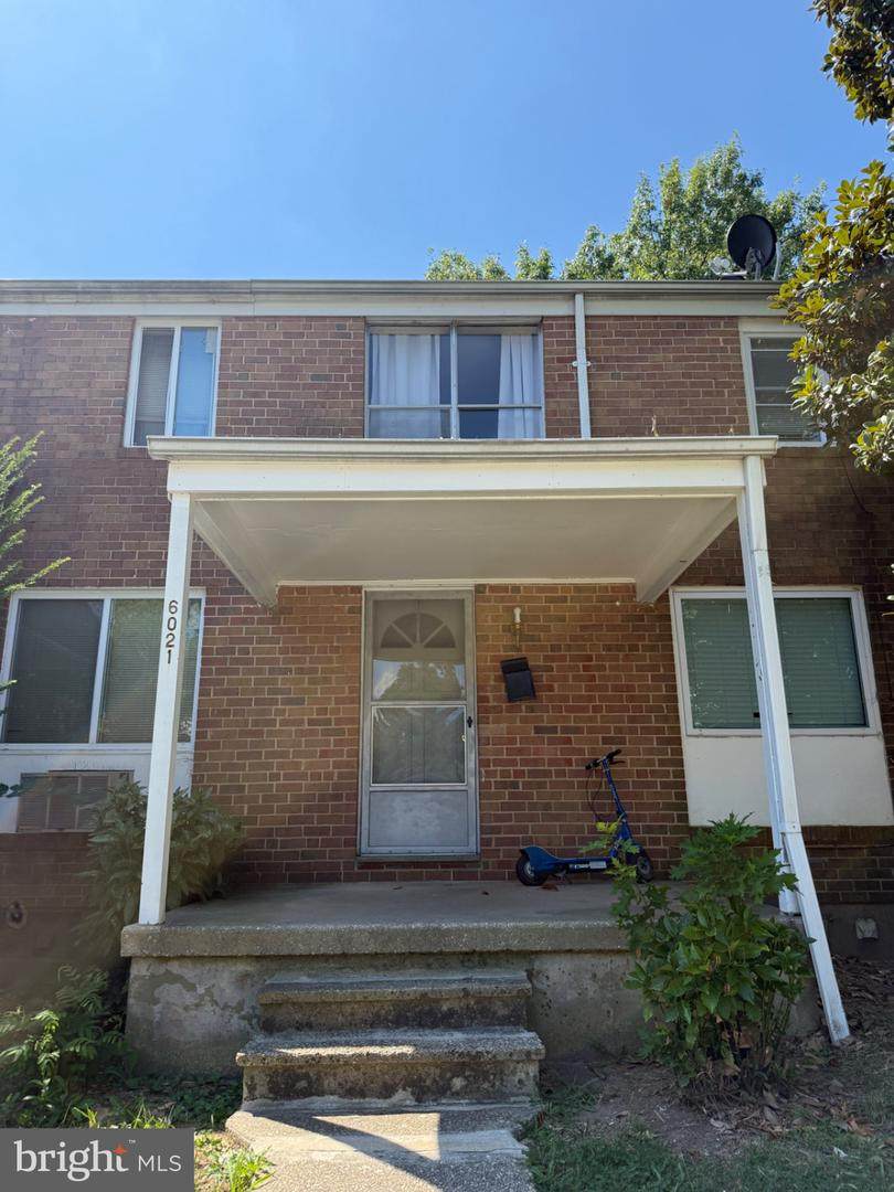 6021 Arizona Avenue - Photo 1