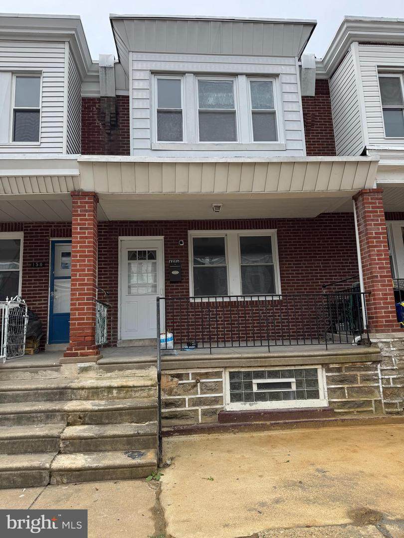 160 Roselyn Street - Photo 1