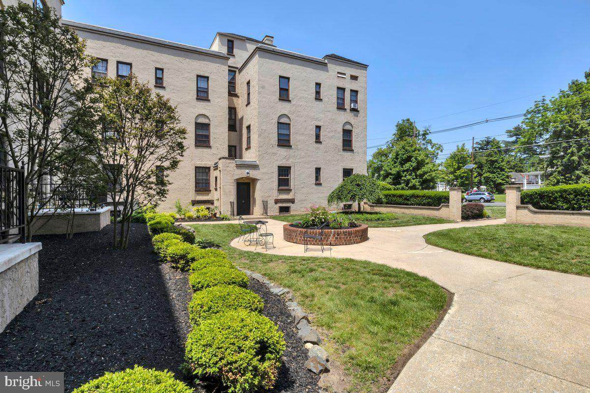 210 Maple Avenue - Photo 1