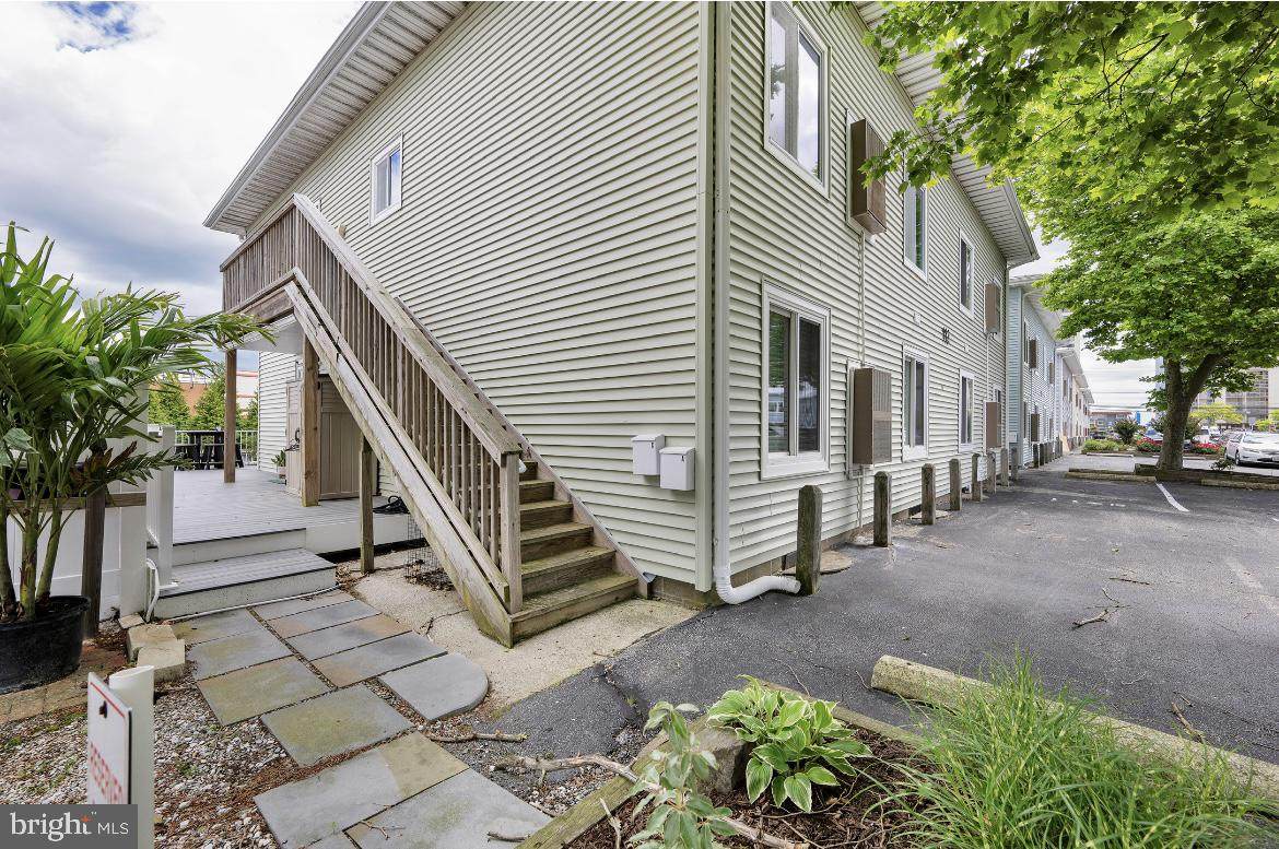 112 Newport Bay Drive - Photo 1