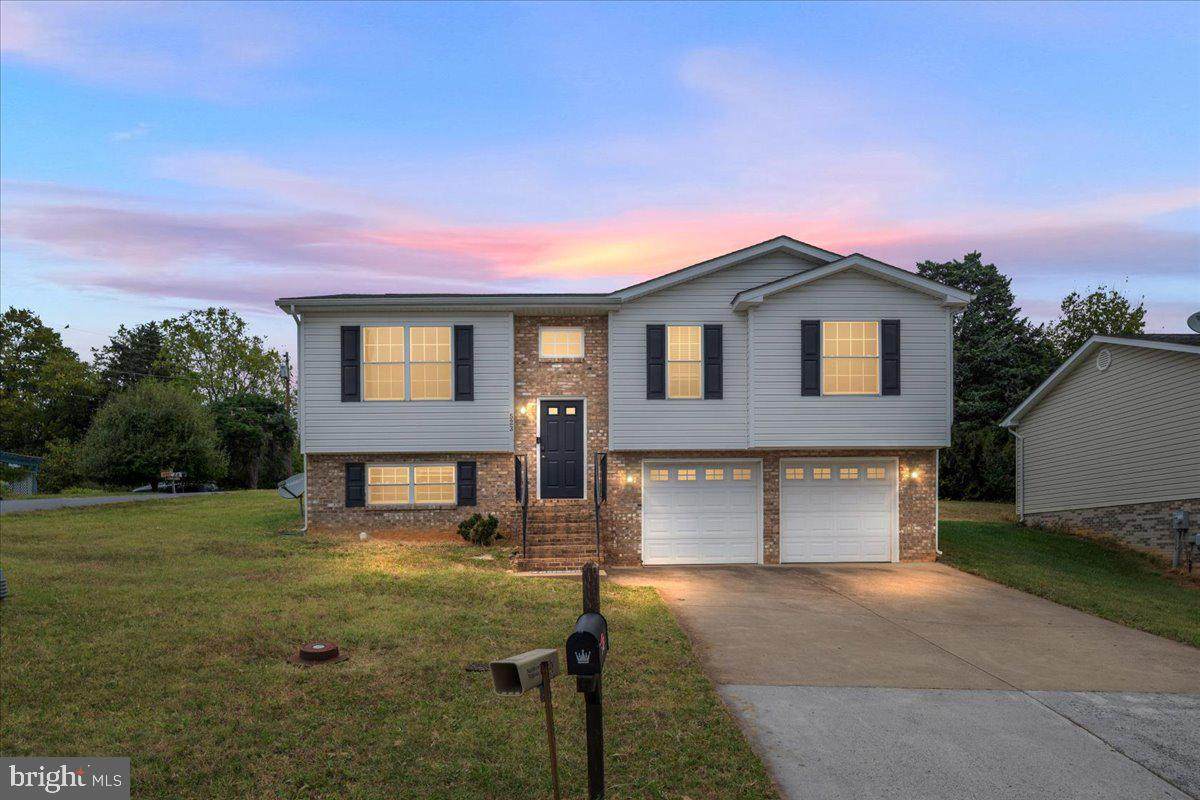 523 Thompson Street - Photo 1