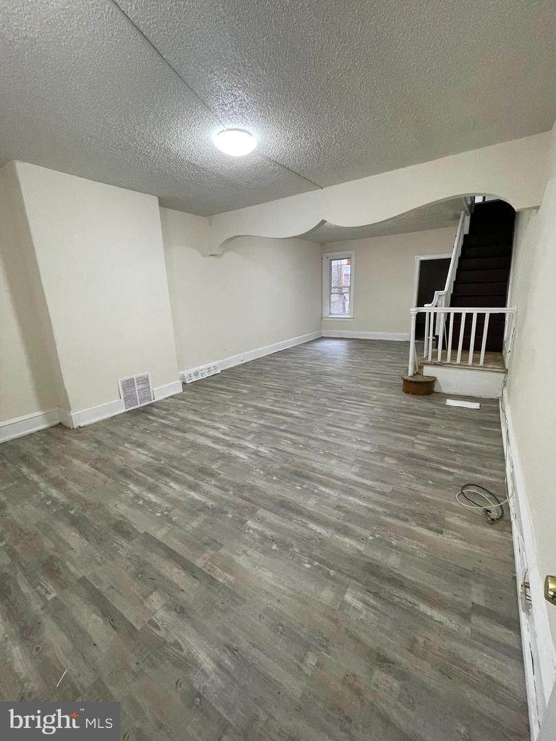 839 Locust Avenue - Photo 1