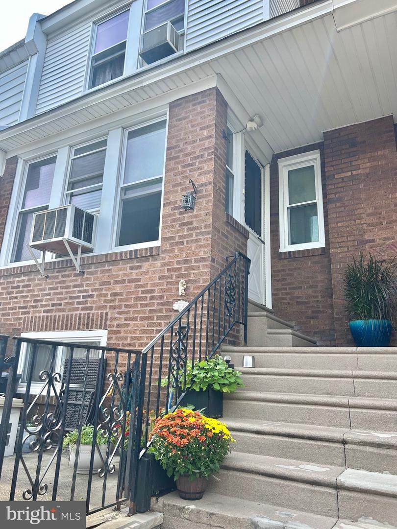 4032 Vista Street - Photo 1