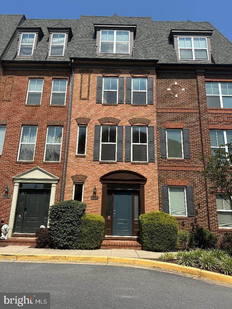 1415 Trafalgar Lane - Photo 1