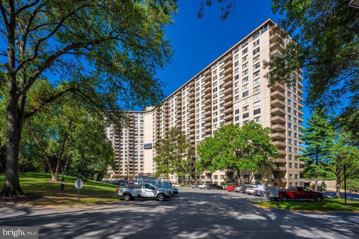 5225 Pooks Hill Road - Photo 1