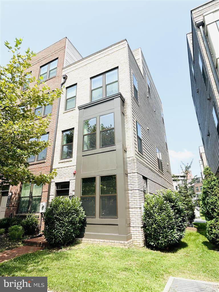 913 King Farm Boulevard - Photo 1