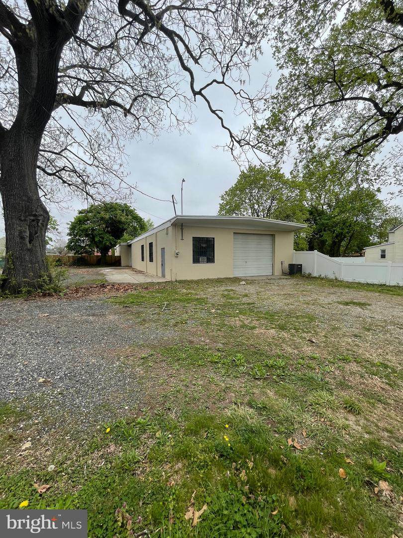 407 Southwest Boulevard - Photo 1