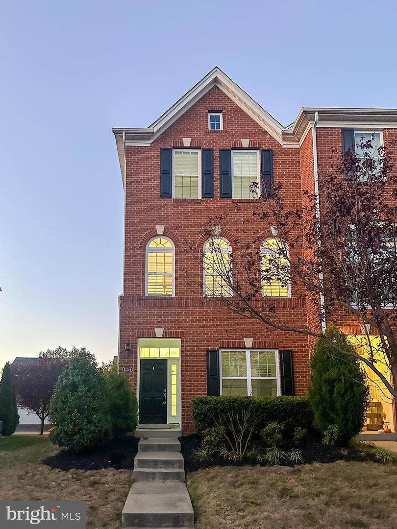 23069 Weybridge Square - Photo 1