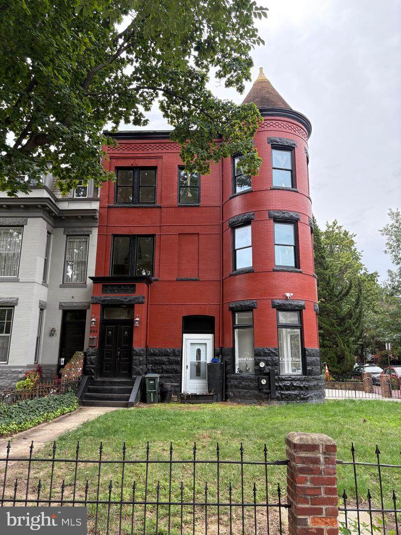 801 Capitol Street - Photo 1