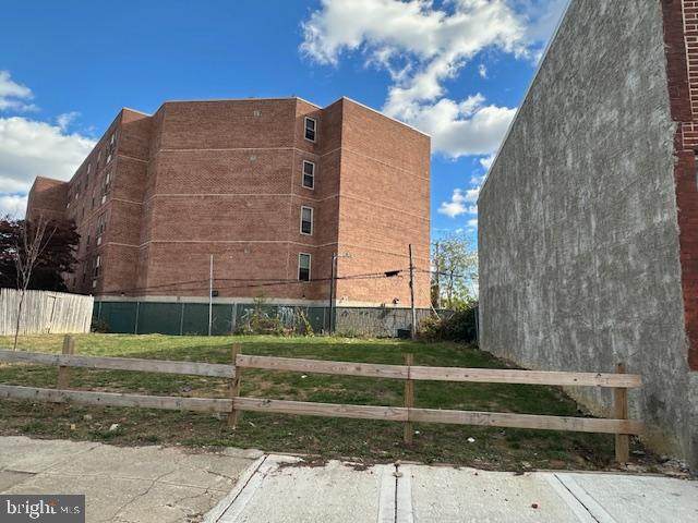 911 45TH Street - Photo 1