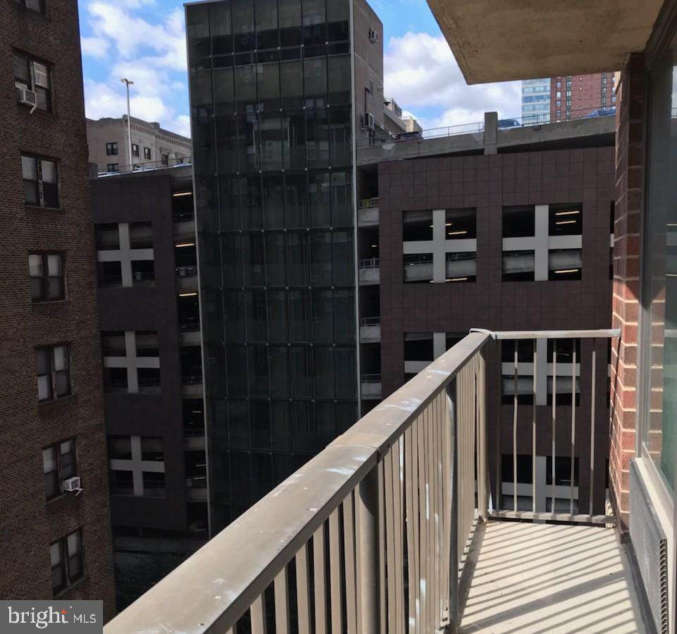 1420 Locust Street - Photo 1