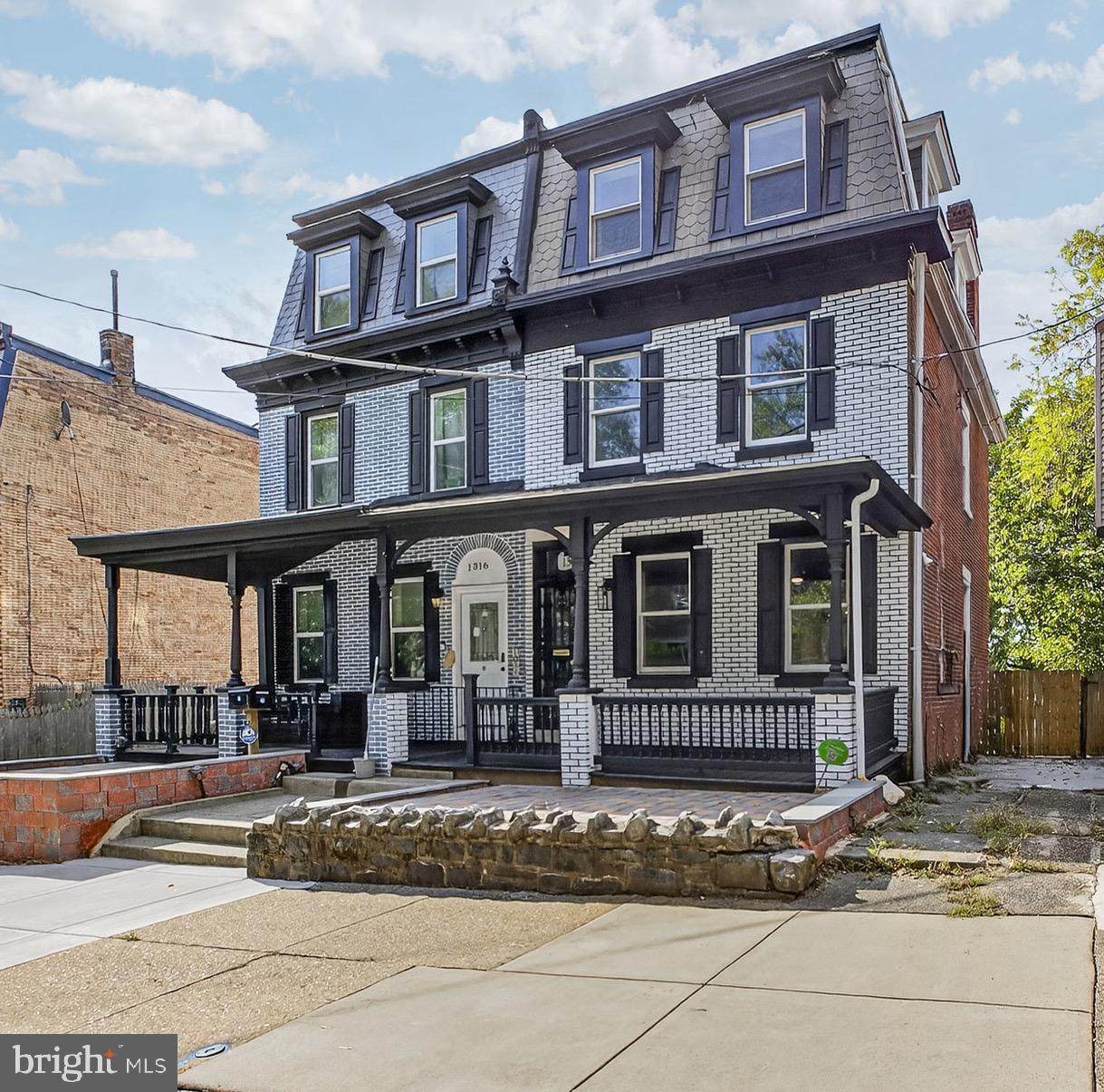 1318 6TH Street - Photo 1