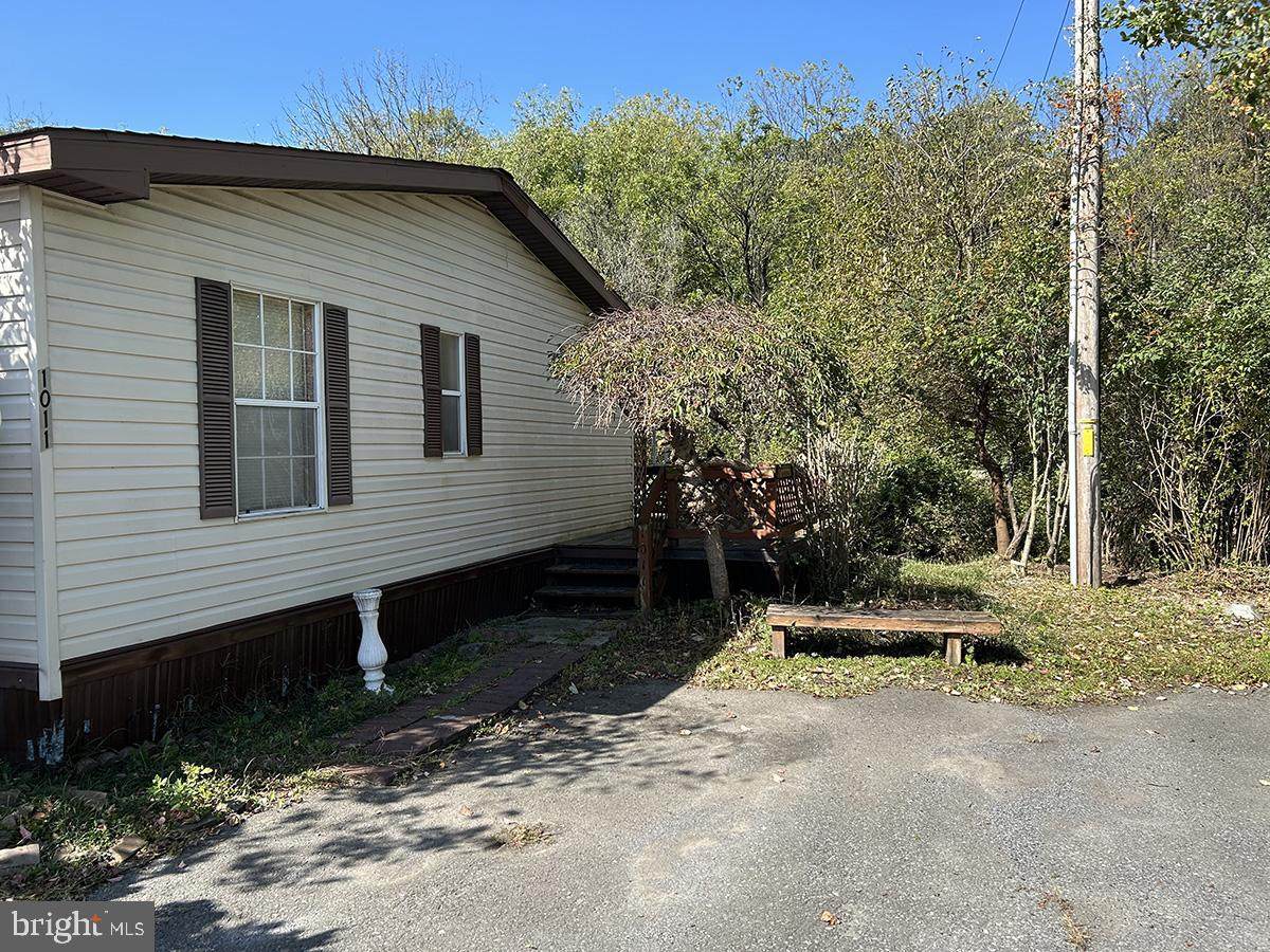 1011 Valley Court - Photo 1