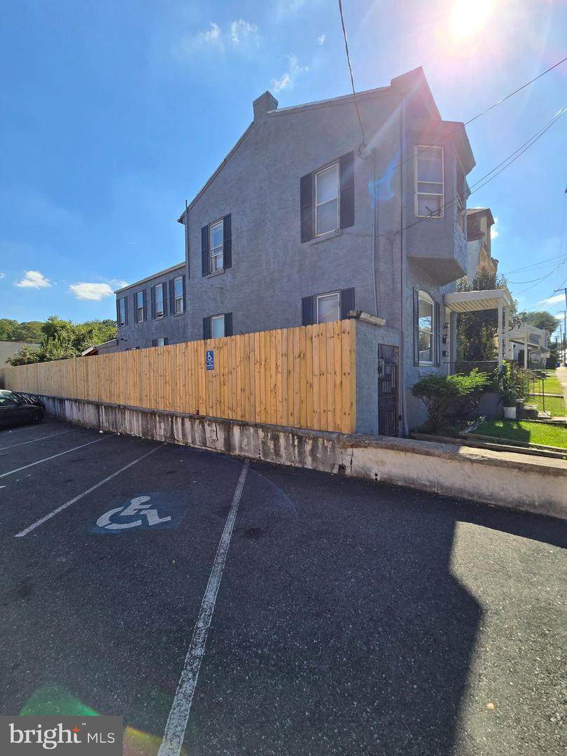 1627 Centre Avenue - Photo 1