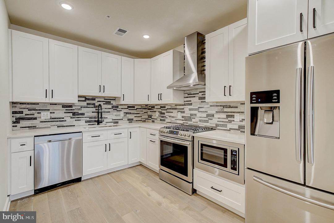 728 10TH Street - Photo 1