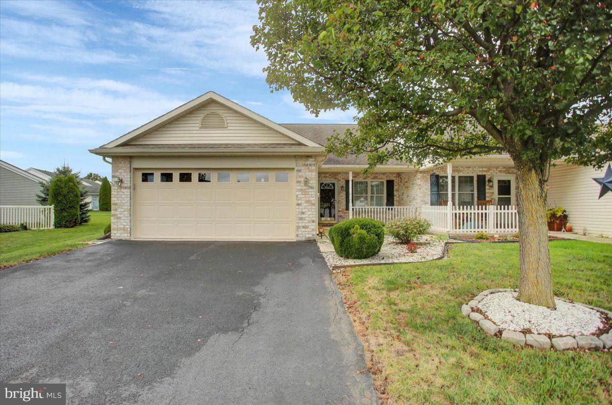 221 Lantern Lane - Photo 1