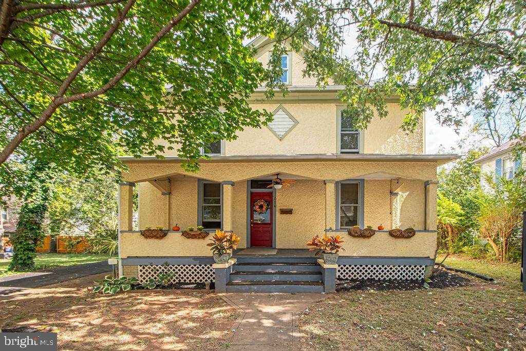 214 Lee Street - Photo 1