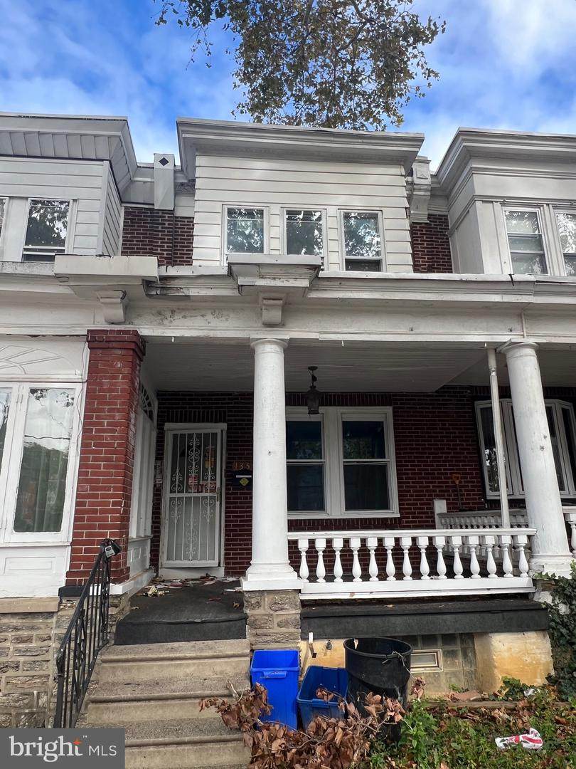 1359 Dyre Street - Photo 1